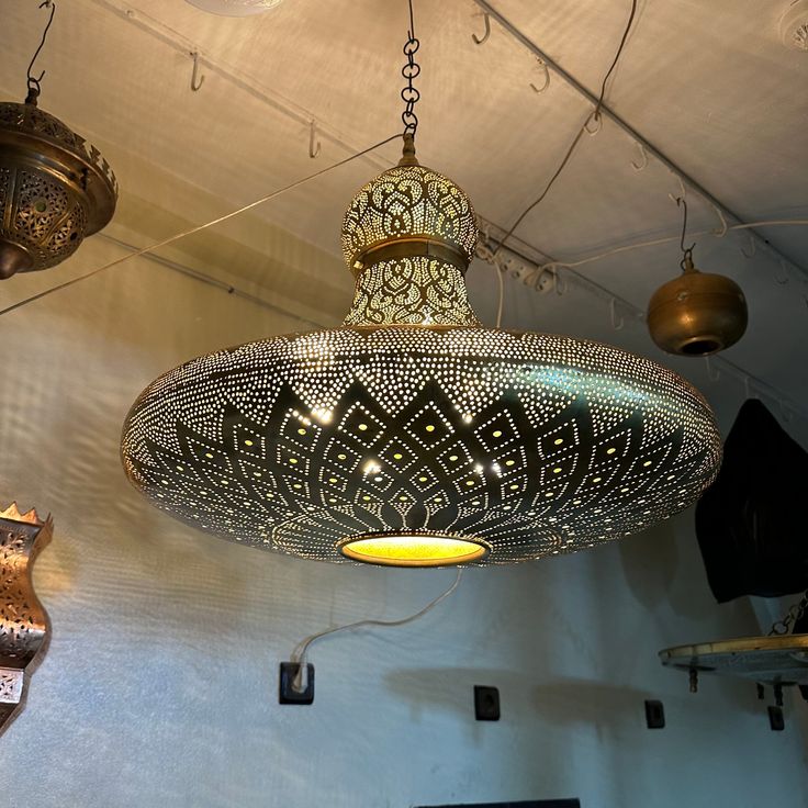 Vintage-Inspired Black Chandeliers: Adding Gothic Charm to Contemporary Spaces
